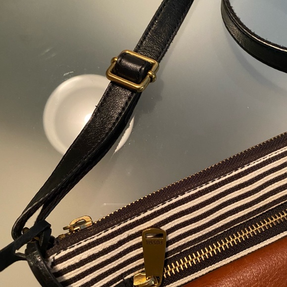 Like New! Fossil bag - Picture 5 of 15